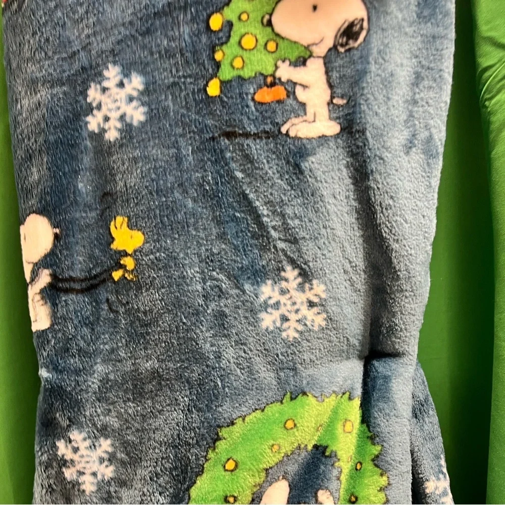 Brookshire extra long snoopy blanket